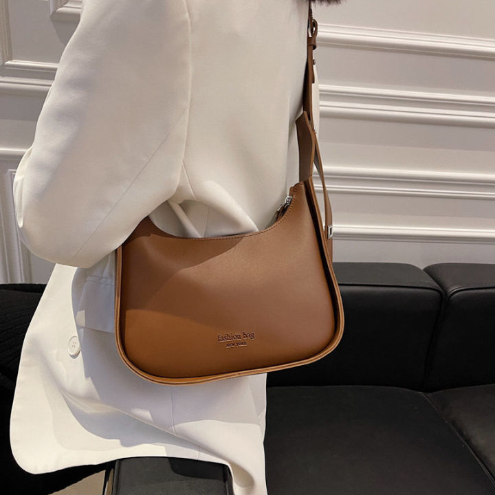 กระเป๋าสะพายที่เป็นที่นิยมในปีนี้ออกแบบเฉพาะกลุ่มไหล่เดียวใต้วงแขนกระเป๋าสำหรับผู้หญิง-2023-ใหม่พรีเมี่ยมความรู้สึกสุทธิกระเป๋าสะพายสีแดง
