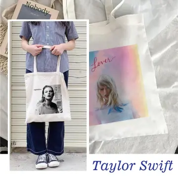 Taylor Swift's Best Bags