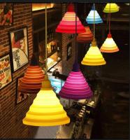 [Super bright bulb] บุคลิกภาพที่เรียบง่ายทันสมัยร้านขายเสื้อผ้าเด็กห้องสันทนาการบาร์สีซิลิกาเจลจี้แสง