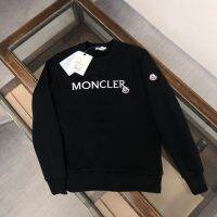 Monclerเรียสเวตเตอร์ผู้ชาย,ใหม่ยุโรปและอเมริกาเสื้อสเวตเชิ้ตแขนยาวแฟชั่นเสื้อคลุมรอบคอเข้ารูปสเวตเตอร์สวมศีรษะลายพิมพ์เทอร์รี่สำหรับผู้ชาย