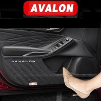 แผ่นประตูรถภายในสติกเกอร์ตกแต่งกันแผ่นเตะสำหรับ Toyota Avalon Xx50 2019 2020 2021 2022อะไหล่แต่งรถยนต์