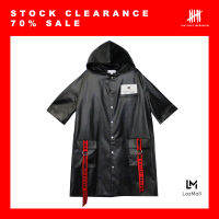 (SIX P.M.) HOODIE OVERSIZED UNISEX RAINCOAT JACKET PATCH WORK ON BACK / เสื้อโค้ท เสื้อกันฝน กันลม คอฮู้ด ทรงโอเวอร์ไซส์ ยูนิเซกส์ ใส่ได้ชายหญิง แปะลายพิมพ์ / AW19