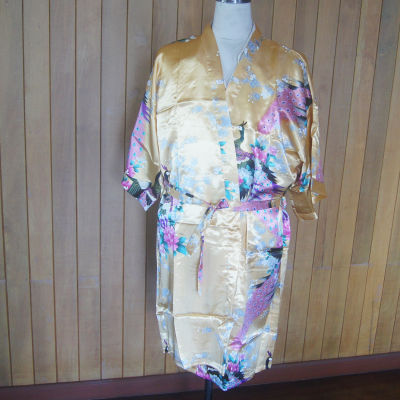 Kimono  Wear to bed, comfortable to wear, wear to the house put on after bathing สีม่วง สีเหลือง ใส่นอน ใส่สบาย ใส่อยู่กับบ้าน ใส่หลังอาบน้ำ  ความยาว112 ซ.ม กว้าง 112ซ.ม แขน 25 ซ