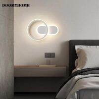 DOOMYHOME โคมไฟติดผนัง Led สีขาวโมเดิร์นเรียบง่ายสำหรับข้างเตียงนอนห้องโถงทางเดินโซฟาพื้นหลังบันไดโรงแรมไฟการตกแต่งในร่ม