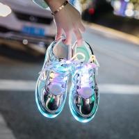 รองเท้าเรืองแสงสีสันสดใสกันน้ำ LED นักเรียนเวอร์ชั่นเกาหลีรองเท้าเรืองแสงชาร์จ USB รองเท้าผีชายและหญิงรองเท้าแฟลชเรืองแสง