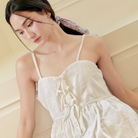 Marynne Rosie Ribbons Top (Cream) เสื้อสายเดี่ยวกระดุมหน้าผ้าทอคอตตอน