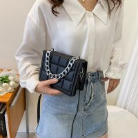 Trendy Fashionable Versatile Chain Embellished Shoulder Bag Embossed Plaid Messenger Influencer Lightweight Simple Handbag Solid Color 【AUG】