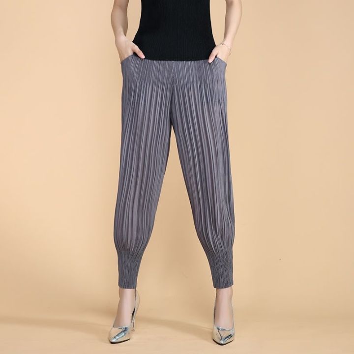 issey-miyake-กางเกงแรดิชจีบใหม่ฤดูใบไม้ผลิและฤดูร้อนกางเกงจับจีบของผู้หญิงกางเกงฮาเร็มหลวมสีทึบเท้าเล็ก