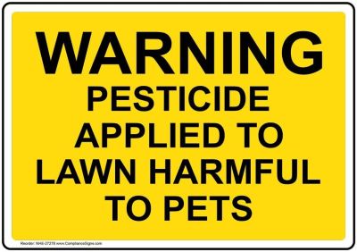 ยาฆ่าแมลงเตือนดัดแปลงเข้ากับสนามหญ้าเป็นอันตรายต่อสัตว์เลี้ยงป้ายพลาสติกสำหรับวัตถุอันตราย