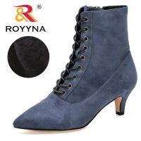 ROYYNA 2020รองเท้าบูทข้อแบบมีสไตล์รองเท้ามีส้นของผู้หญิงใหม่รองเท้าแบบตะวันตกปลายแหลมสำหรับสุภาพสตรีผ้ากำมะหยี่ด้านบนสูงสำหรับฤดูหนาว