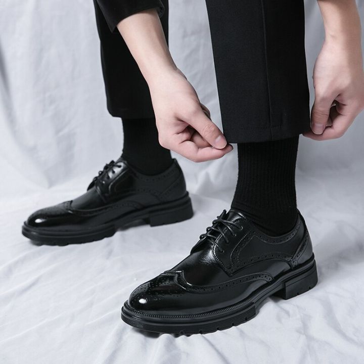 รองเท้าหุ้มส้นหนังแท้สีดำรองเท้าออกซ์ฟอร์ดของผู้ชายรองเท้าหนังทางการแบบคลาสสิกทำด้วยมือ