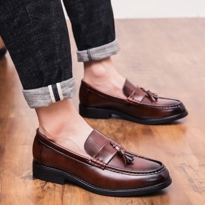 2022 Men Dress Shoes Handmade Brogue Style Paty Leather Wedding Shoes Men Flats Leather Oxfords Formal Shoes Zapatos Hombre