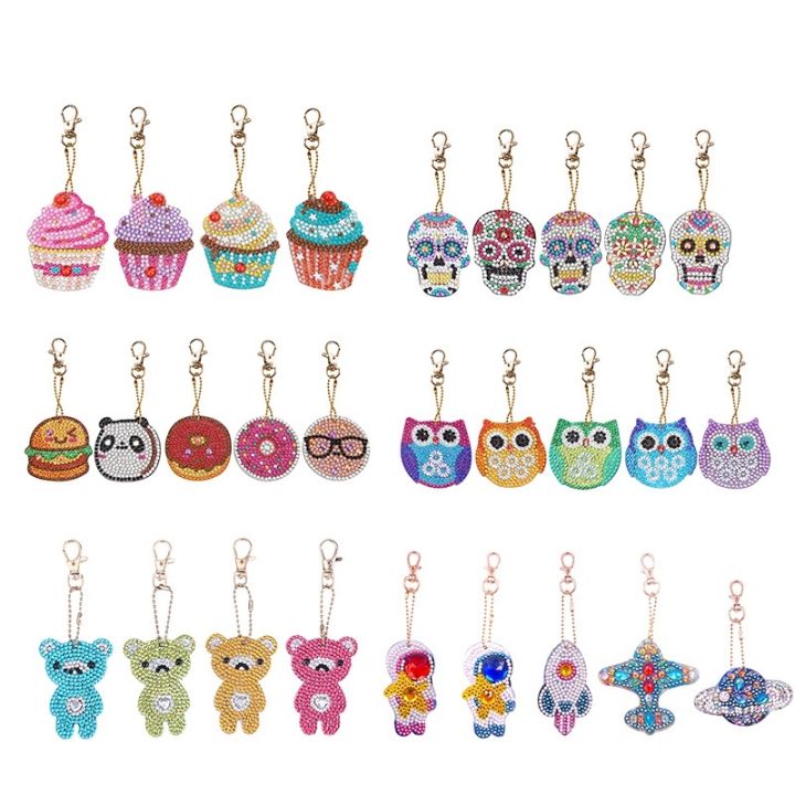 cw-5pcs-shaped-painting-keychains-pendant-jewelry-embroidery