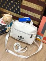 กระเป๋าสะพาย Adidas 3way mini bag and backpack รุ่นใหม่ชนช้อปจากadidas ทำสามารถปรับเปลี่ยนได้หลายสไตล์เพื่อให้เข้ากับบุคคลิกของคุณ