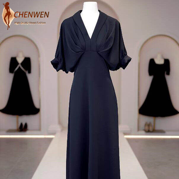 Elegant black dress with cheap sleeves