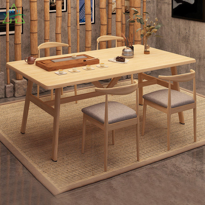 Một chiếc bàn ăn đơn giản hình chữ nhật sẽ là sự lựa chọn hoàn hảo cho không gian ăn uống của bạn. Thiết kế tối giản nhưng sang trọng kết hợp với chất liệu gỗ tự nhiên sẽ giúp căn phòng của bạn trở nên đẹp mắt và trang nhã hơn. Xem ảnh liên quan để hiểu rõ hơn về chiếc bàn này.