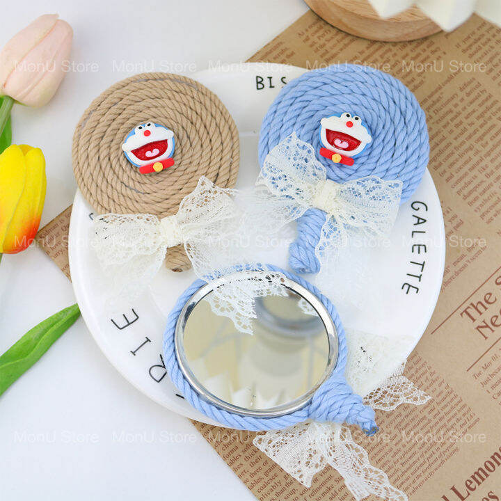 Gương mini bỏ túi DORAEMON handmade dễ thương cute MON0307 là một món quà hoàn hảo cho fan hâm mộ của Doraemon. Với thiết kế nhỏ gọn và tinh xảo, chiếc gương mini này sẽ trở thành một món phụ kiện không thể thiếu trong túi của bạn. Với chất liệu bằng tay và hình ảnh đáng yêu của Doraemon, chiếc gương mini này sẽ đưa bạn đến một thế giới thần tiên của Doraemon.