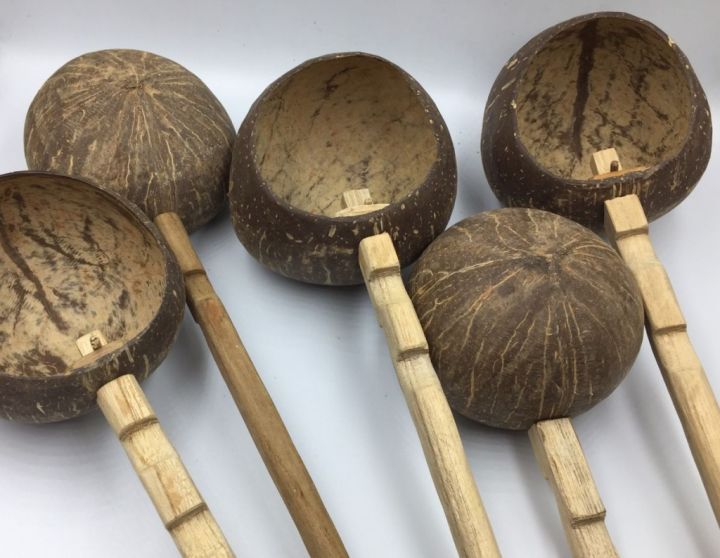 กระบวยตักน้ำกะลา-5-อัน-กระบวยตักน้ำ-กะลามะพร้าว-dipper-made-from-coconut-shell-กระบวยกะลาด้ามยาว-สินค้างานฝีมือราคาถูก-คุณภาพดี-สินค้าแฮนด์เมด-handmade