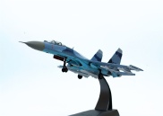 Mô hình máy bay Su27 tỷ lệ 1 100