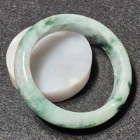 (J83) กำไลหยก พม่าแท้ Jadeite Type A 100% ไซส์ 58 mm. หยกสีธรรมชาติ ไม่ผ่านการปรับปรุงใดๆทั้งสิ้น