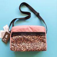 LeSportsac รุ่นใหม่ลิมิเต็ดเอดิชั่น X Girl กระเป๋าสะพายข้างกระเป๋าผู้หญิงหลายช่อง2434