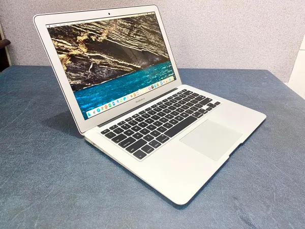 Macbook Air A1466 Mid 2015 13inch Core i5/8 GB/SSD 128 GB Pin 4-5h