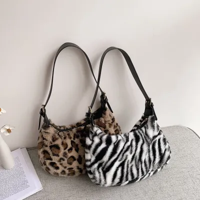 2021 Fashion Women Cow Print Underarm Bags Soft Plush Leopard Zebra Pattern Small Shoulder Bags Female Warm Fluffy Tote Bags