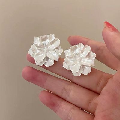 2022 Korean Fashion Flower Gardenia Petals Earring New In Women White Color Flower Female Wedding Jewelry Accessories boucle do