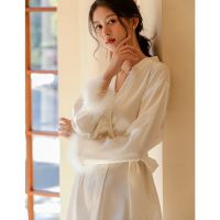 【LZ】■  Novo casamento robe feminino cetim de seda de gelo noiva dama de honra vestido de manhã longo-mangas compridas com pena carta bordado roupão kimono