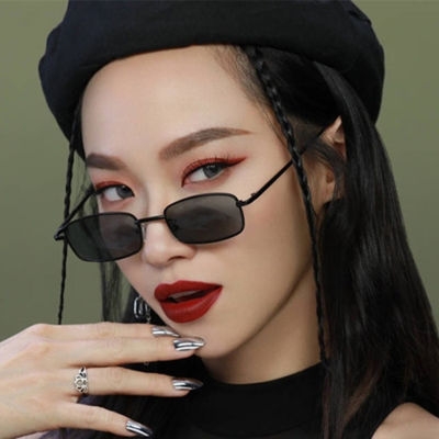 เทรนด์แฟชั่นแว่นตากันแดดย้อนยุคสแควร์สุภาพสตรีสี่เหลี่ยมเล็กๆ Shade แว่นตาบุคลิกภาพผู้หญิงเกาหลีถนนยิงแว่นกันแดด