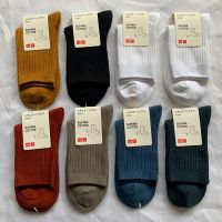 10 Uniqlo ถุงเท้าผู้ชายไซส์ใหญ่พิเศษ,ถุงเท้าผู้ชายทำจากผ้าคอตตอนกันกลิ่นของผู้หญิงบริสุทธิ์สีดำและสีขาวถุงเท้าเข็มคู่กันกลิ่นถุงเท้ากีฬา