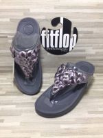 Fitflopรองเท้าเพื่อสุขภาพ รุ่นFleur Sandals แตะหนีบตกแต่งด้วยดอกไม้ น่ารักสดใส