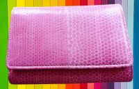 กระเป๋าสตางค์ Mini Clutch 3.5 X 5.5 นิ้ว หนังงูน้ำ สามพับ สีชมพู