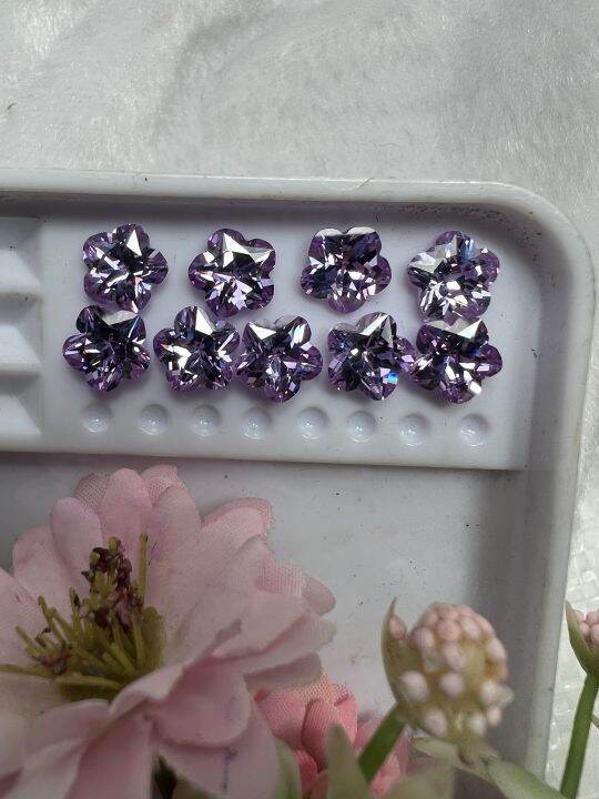 พลอย-เพชร-cz-เพชร-รัสเซีย-aaa-lavendor-สี-ลาเวนเดอร์-ดอกไม้-8x8-มม-1-เม็ด-cubic-zirconia-cz-flower-shape-8-00-mm-1pcs