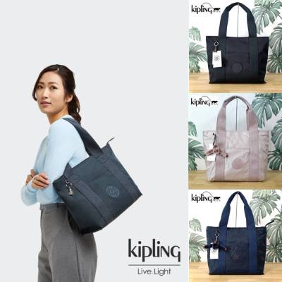 KIPLING  รุ่น Era S  กระเป๋าสะพายทรง Tote ขนาดกลาง รุ่นใหม่ จากแบรนด์ KIPLING  วัสดุ Nylon+Polyester 100%