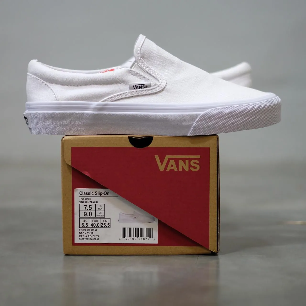vans slip on total white