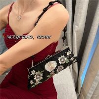 Hot selling bag womens summer retro temperament niche design sense Messenger portable shoulder bead embroidery all-match high-end