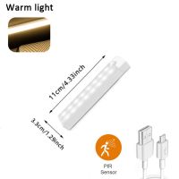 ไฟตอนกลางคืนห้องนอน LED ไร้สายเซ็นเซอร์ตรวจจับการเคลื่อนไหว PIR บันไดแม่เหล็กแบบชาร์จไฟได้สำหรับตู้เก็บของในห้องครัวโคมไฟกลางคืน