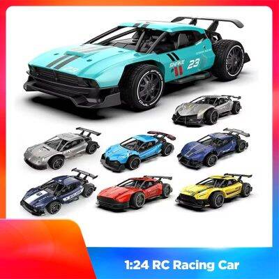 เครื่องชั่ง1:24ลอยรถ RC รีโมทคอนโทรลโลหะอัลลอยความเร็วรถสูงสามารถชาร์จได้ด้วยรังสียูวี2.4กิกะเฮิร์ตซ์ของเล่นรถแข่งของเล่นระยะไกลของขวัญสำหรับเด็กและเด็กผู้ชาย