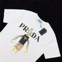 [ต้นฉบับ] เสื้อหรูหรายุโรปและอเมริกา PRADA 2022ฤดูใบไม้ผลิและฤดูร้อนเวอร์ชั่นที่ถูกต้องใหม่หุ่นยนต์คว่ำสามเหลี่ยมโลโก้เสื้อยืดสินค้าเคาน์เตอร์ Unisex