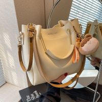 【Hot Sale】 rabbit womens bag 2023 new contrast simple and cute pendant exquisite texture fashion all-match one-shoulder tote