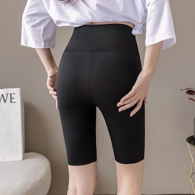 The New Uniqlo five-point sharkskin leggings womens sports yoga tight elastic black middle pants shorts safety pants womens anti-skid