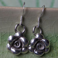 Cool Rose flower hand made earrings silver Karen hill tribeของฝาก สวมใส่เก่ สวยงาม ตำหูเงินกระเหรี่ยงทำจากมือชาวเขางานฝีมือ ของฝากชาวต่างชาติชอบมาก