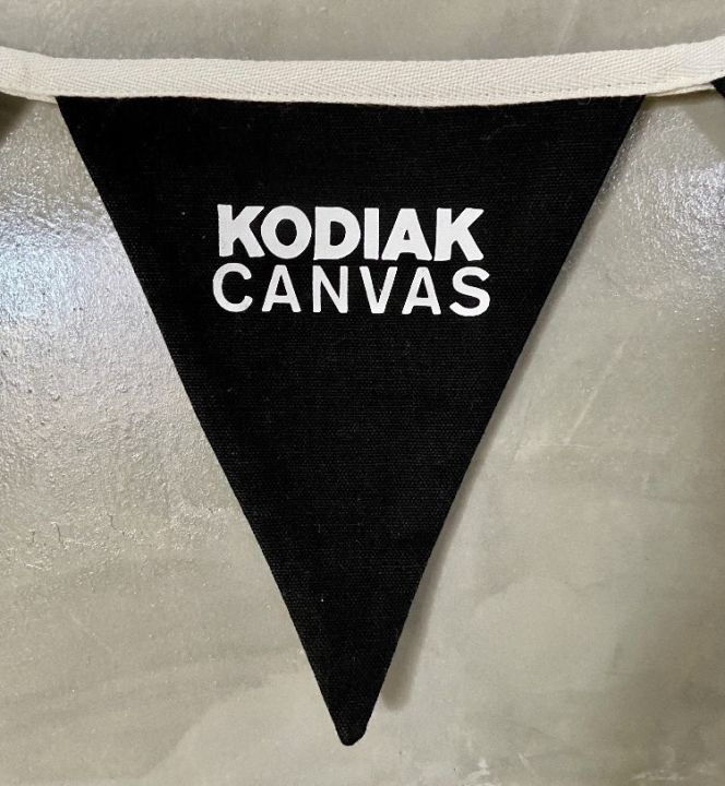 ธงประดับตกแต่งแค้มปิ้ง-kodiak-canvas-carnival-ลวดลายคมชัดสวยงาม-ธงประดับเต็นท์-ประดับบ้าน-ร้านค้า