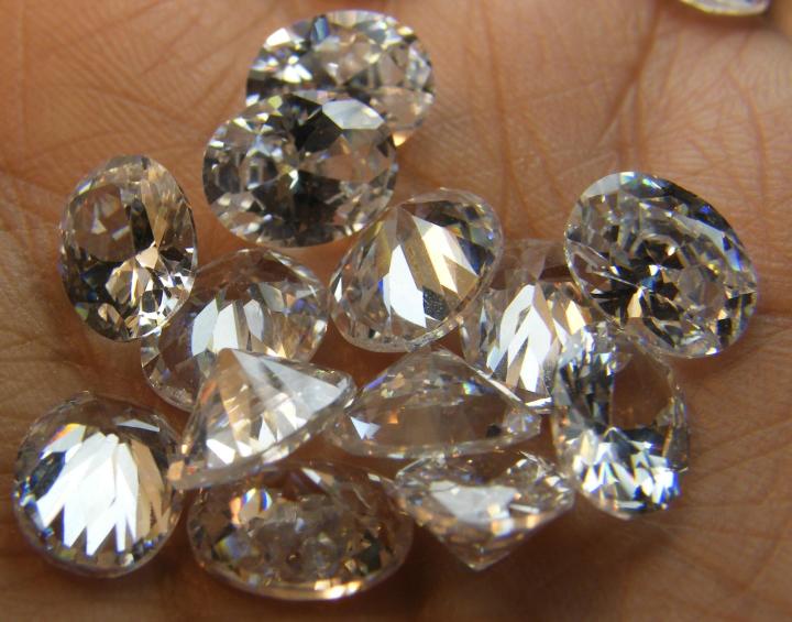 เพชรรัสเซีย Cubic Zirconia (เพชร CZ) ทรงกลมสีขาว 2 เม็ด WHITE American diamond stone OVAL 10x12MM  WHITE ( 2 PCS)