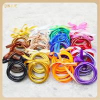 QINJUE 5pcs/lot กลิตเตอร์ ชุดกำไลข้อมือ สัญลักษณ์นำโชค นุ่มนุ่มๆ กำไลข้อมือพุทธ แฟชั่นสำหรับผู้หญิง ท่อซิลิโคนหลอด กำไลข้อมือซิลิโคน ผู้หญิงผู้หญิงผู้หญิง