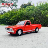 Maisto 1:24 Nissan Datsun 1973 620รถกระบะสีแดงจำลองรถโลหะผสมโมเดลตกแต่งงานฝีมือเครื่องมือของเล่นของขวัญ