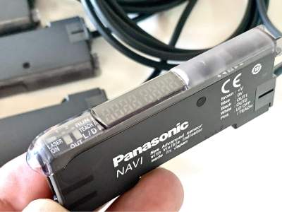 Panasonic     Digital Laser Sensor LS-400 (LS-H21)   (สภาพใช้งานปกติ     รูปลักษ์ภายนอก 98% )