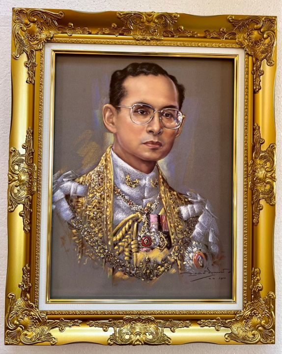 กรอบรูปหลุยส์รัชกาลที่-9-ครึ่งตัว-กรอบรูปขนาด-21x26-นิ้ว-ภาพมงคล-เสริมฮวงจุ้ย-ตกแต่งบ้าน-ของขวัญ-ของที่ระลึก