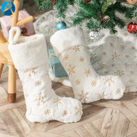 [Okwish] จี้ถุงเท้าคริสต์มาสโพลีเอสเตอร์พร้อมลายปักเกล็ดหิมะตกแต่งต้นคริสต์มาสเงิน
